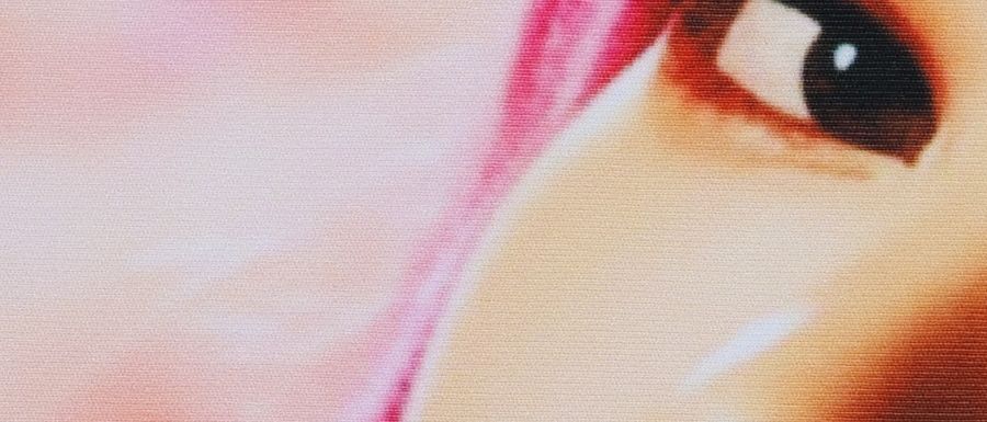 タオルにプリントした写真の拡大図｜文字や髪の毛など細部まで確認可能